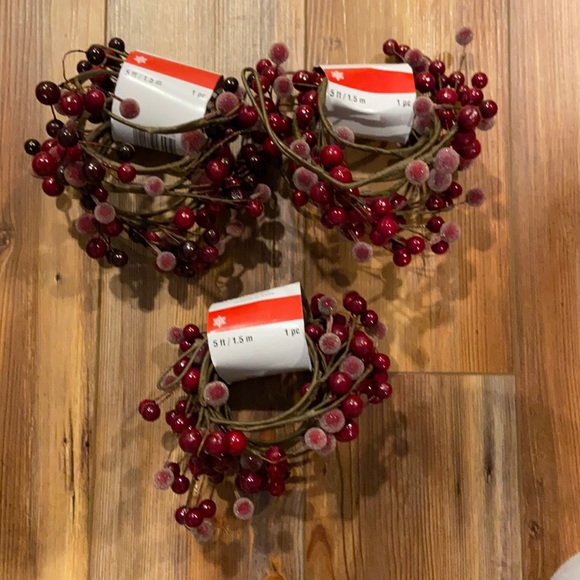 3 floral accent garland